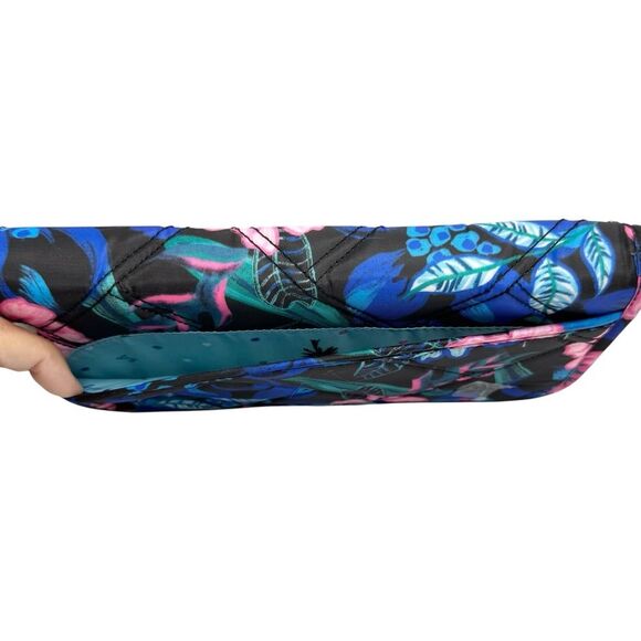 Lug Tango SE Travel RFID Wallet Nylon Quilted Floral Black Blue Pink Green White - Picture 4 of 13